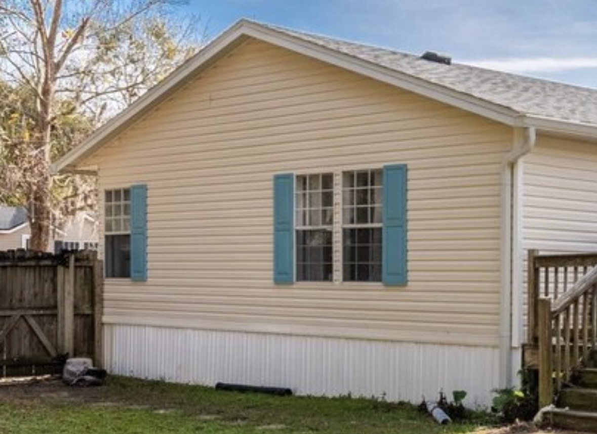 After exterior cleaning: Siding soft wash on some filthy vinyl!